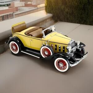Vintage 1932 Chevrolet Confederate 1:24 scale Gold Diecast by Franklin Mint